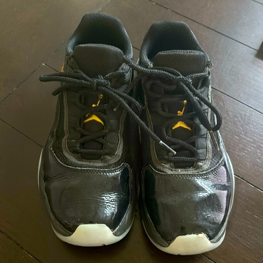Jordans Y6.5